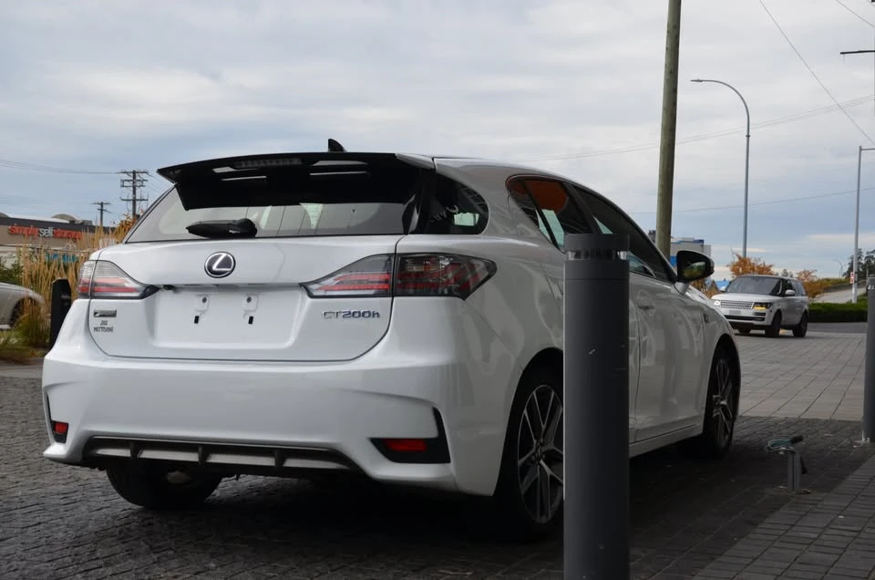 2017 Lexus CT - Image 7 of 16