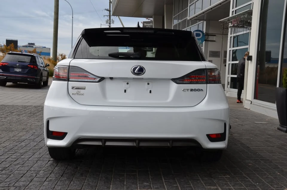 2017 Lexus CT - Image 6 of 16