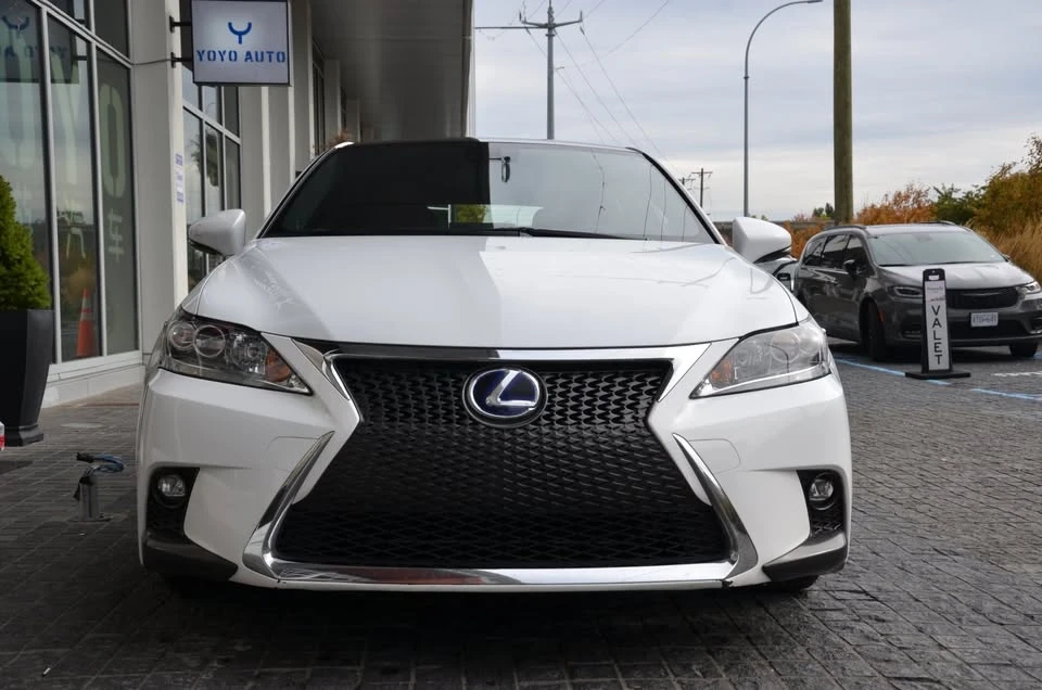 2017 Lexus CT - Image 2 of 16