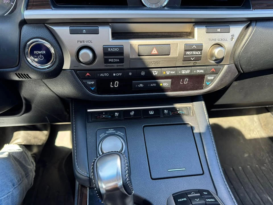 2017 Lexus ES 6th Gen - Image 14 of 20