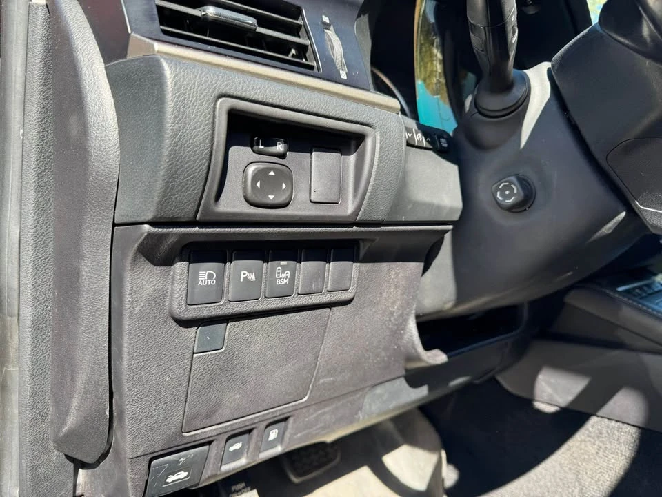 2017 Lexus ES 6th Gen - Image 10 of 20