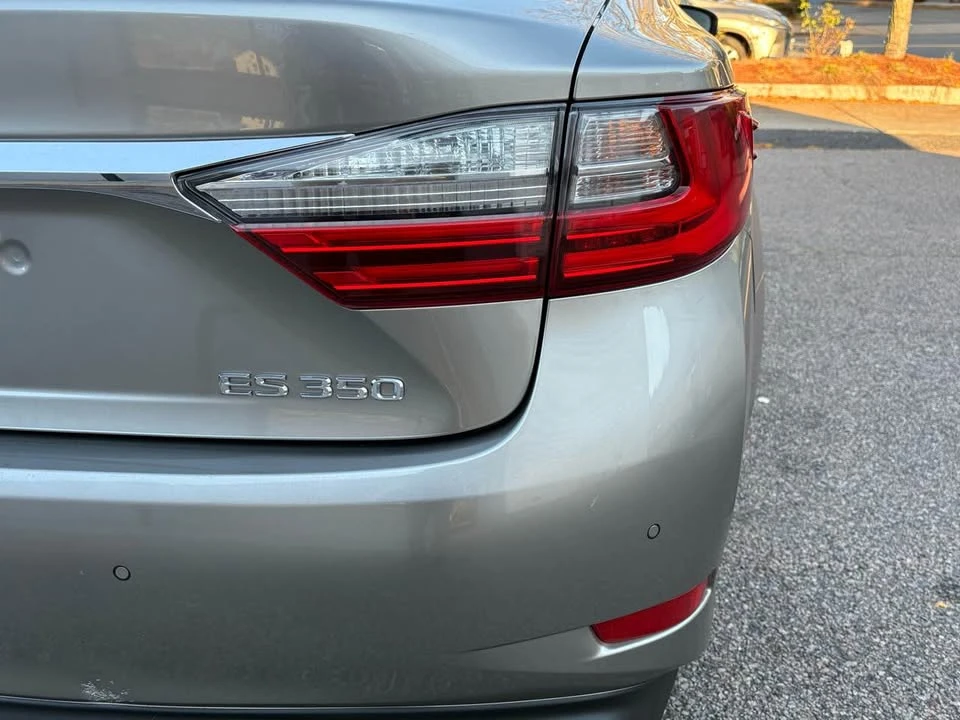 2017 Lexus ES 6th Gen - Image 6 of 18