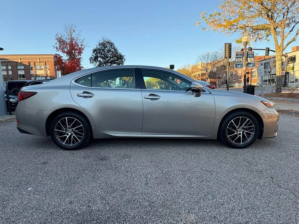 2017 Lexus ES 6th Gen - Image 4 of 18