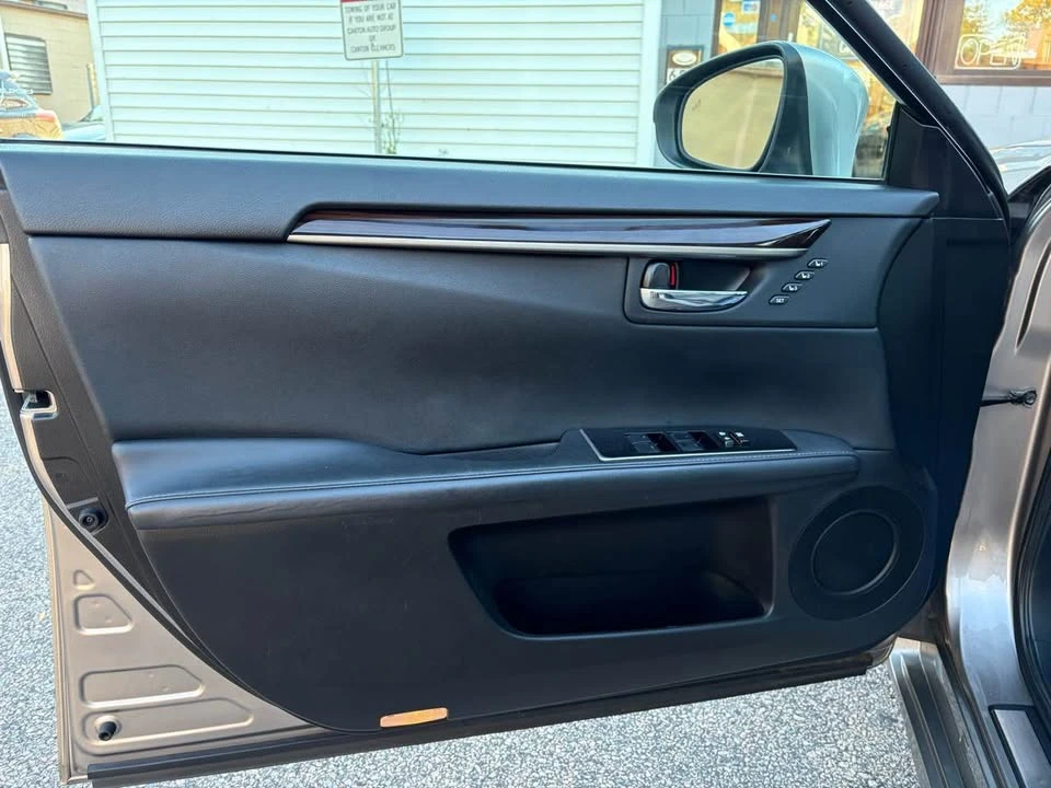 2017 Lexus ES 6th Gen - Image 12 of 18