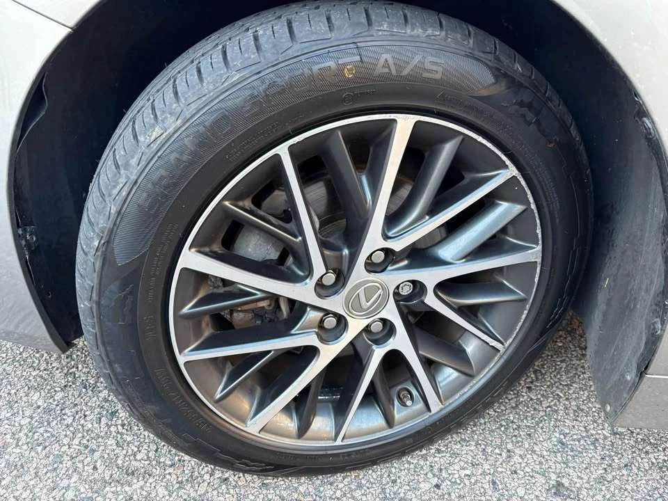 2017 Lexus ES 6th Gen - Image 10 of 18
