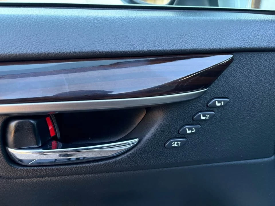 2017 Lexus ES 6th Gen - Image 13 of 18