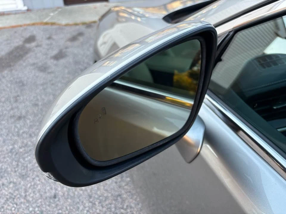 2017 Lexus ES 6th Gen - Image 11 of 18