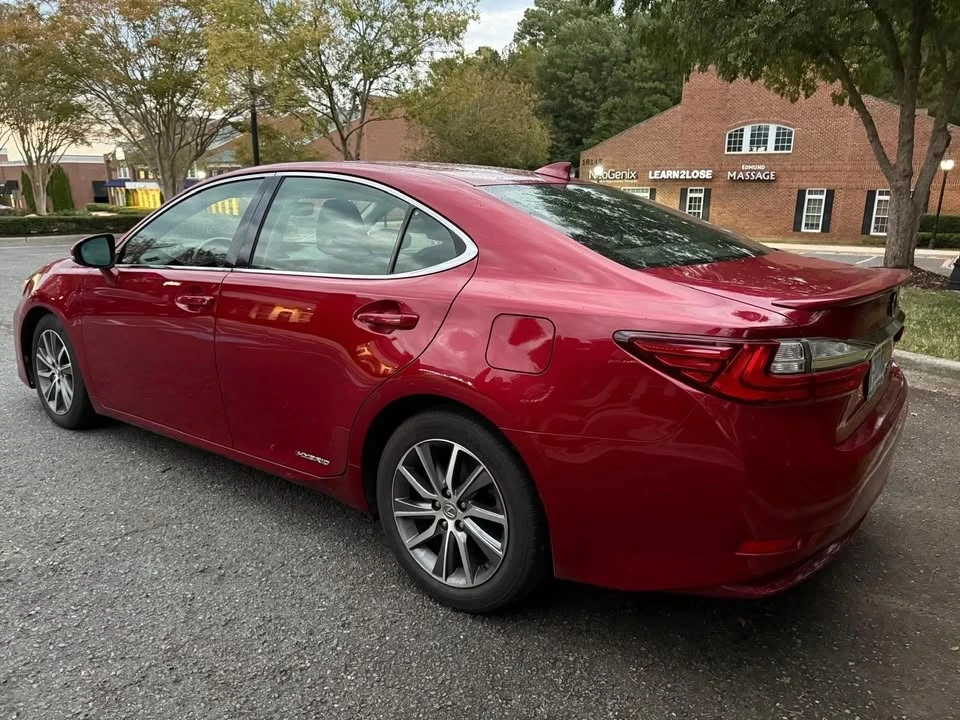 2017 Lexus ES 6th Gen - Image 6 of 16