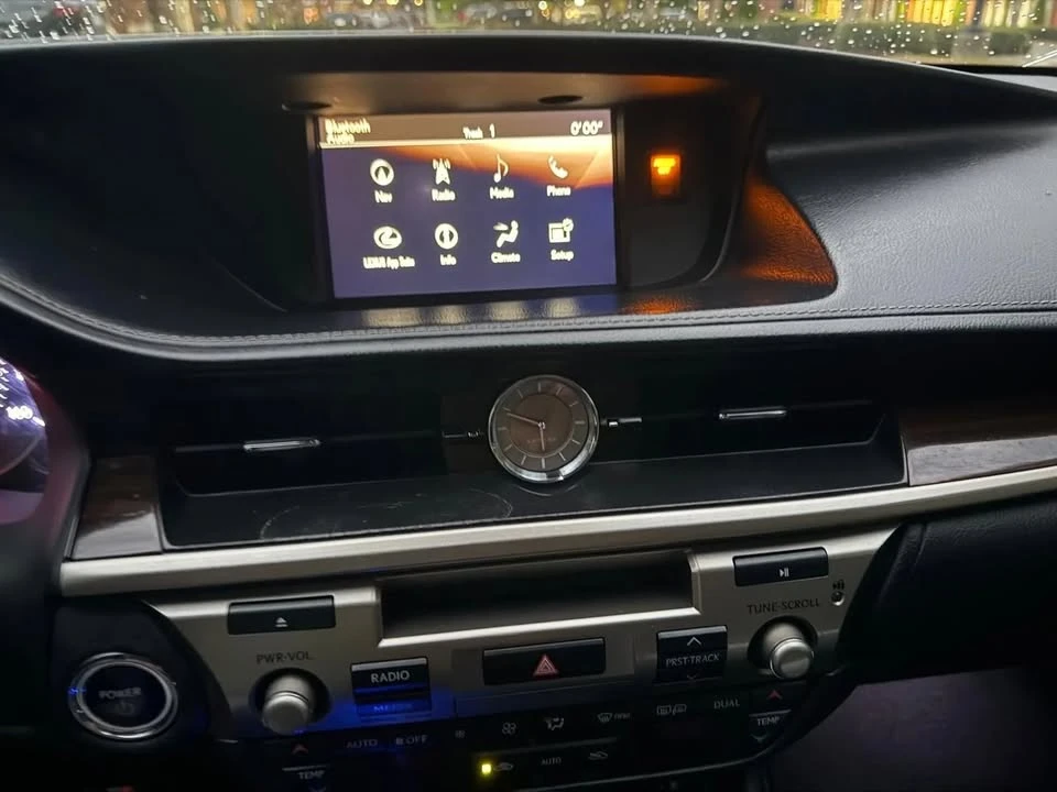 2017 Lexus ES 6th Gen - Image 16 of 16
