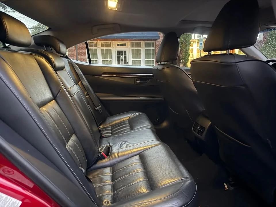 2017 Lexus ES 6th Gen - Image 11 of 16