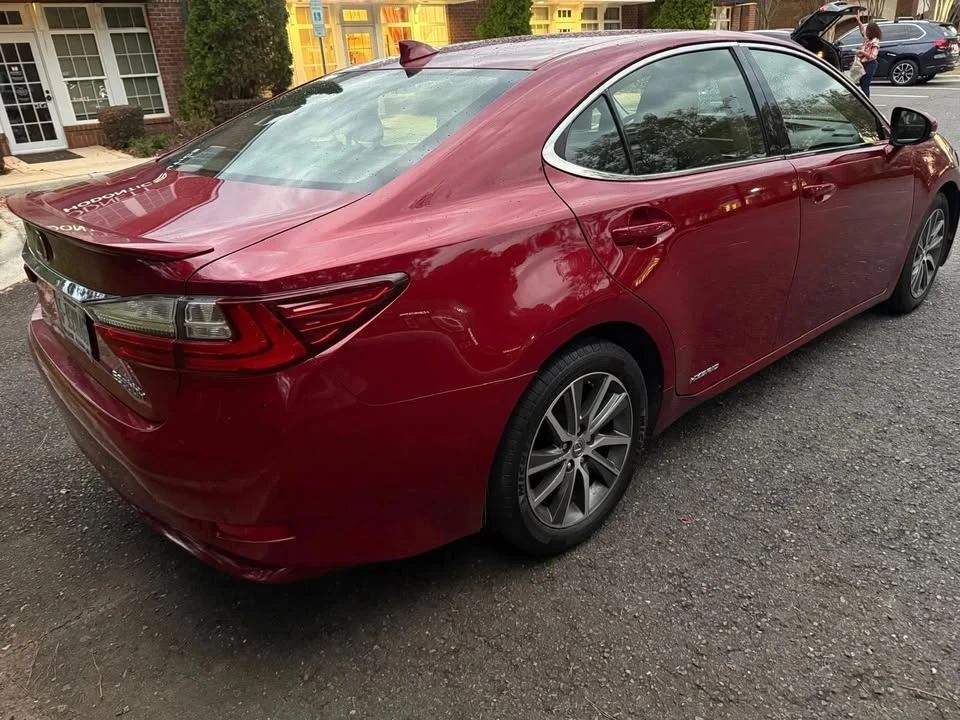 2017 Lexus ES 6th Gen - Image 8 of 16