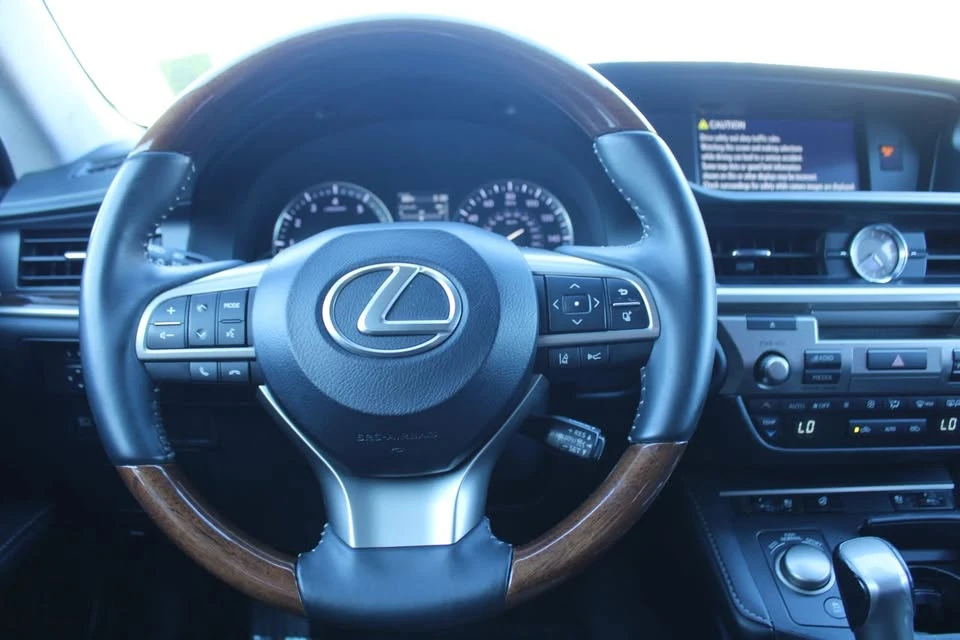 2017 Lexus ES 6th Gen - Image 8 of 17