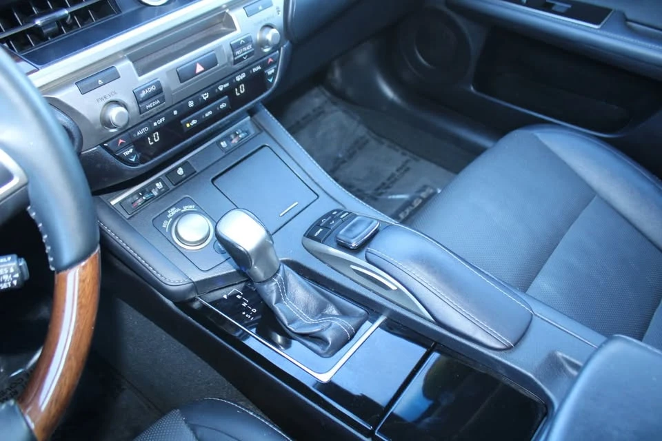 2017 Lexus ES 6th Gen - Image 17 of 17