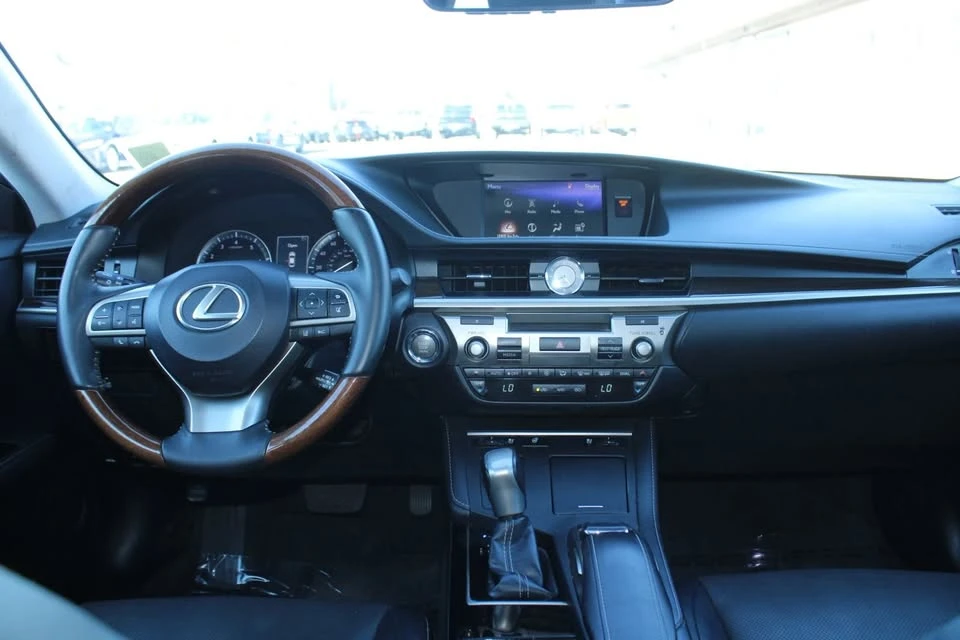2017 Lexus ES 6th Gen - Image 10 of 17