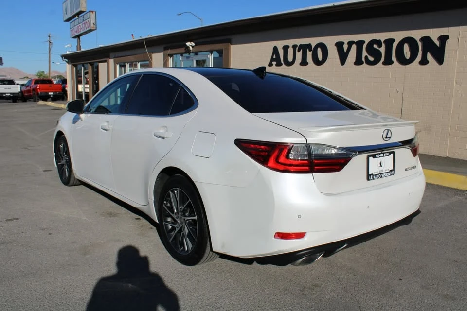 2017 Lexus ES 6th Gen - Image 6 of 17