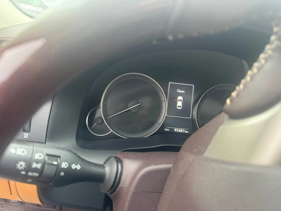 2017 Lexus ES 6th Gen - Image 5 of 6