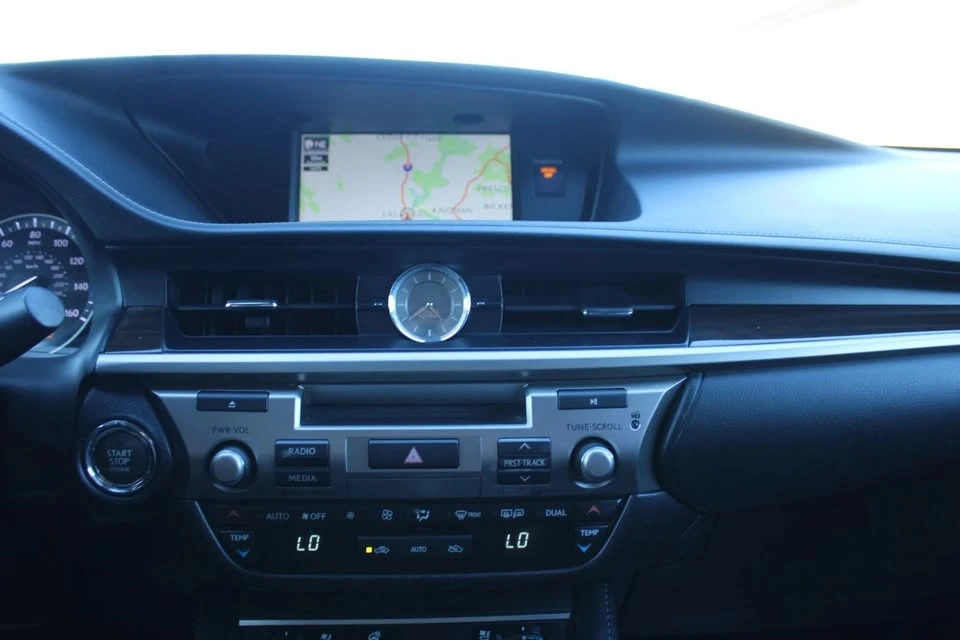 2017 Lexus ES 6th Gen - Image 13 of 17