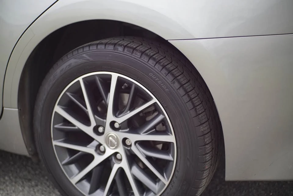 2017 Lexus ES 6th Gen - Image 16 of 20