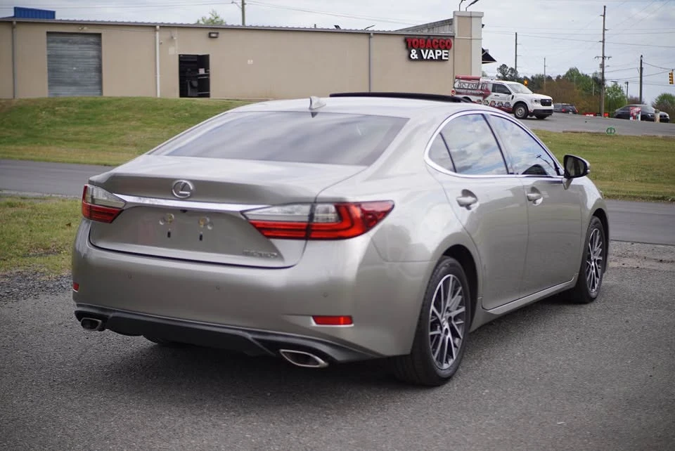 2017 Lexus ES 6th Gen - Image 15 of 20