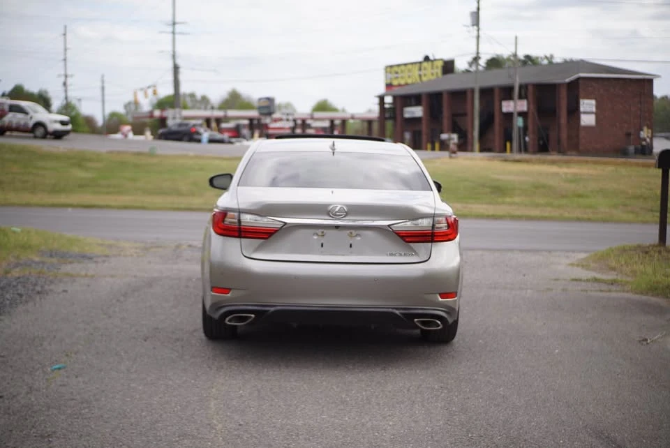 2017 Lexus ES 6th Gen - Image 13 of 20