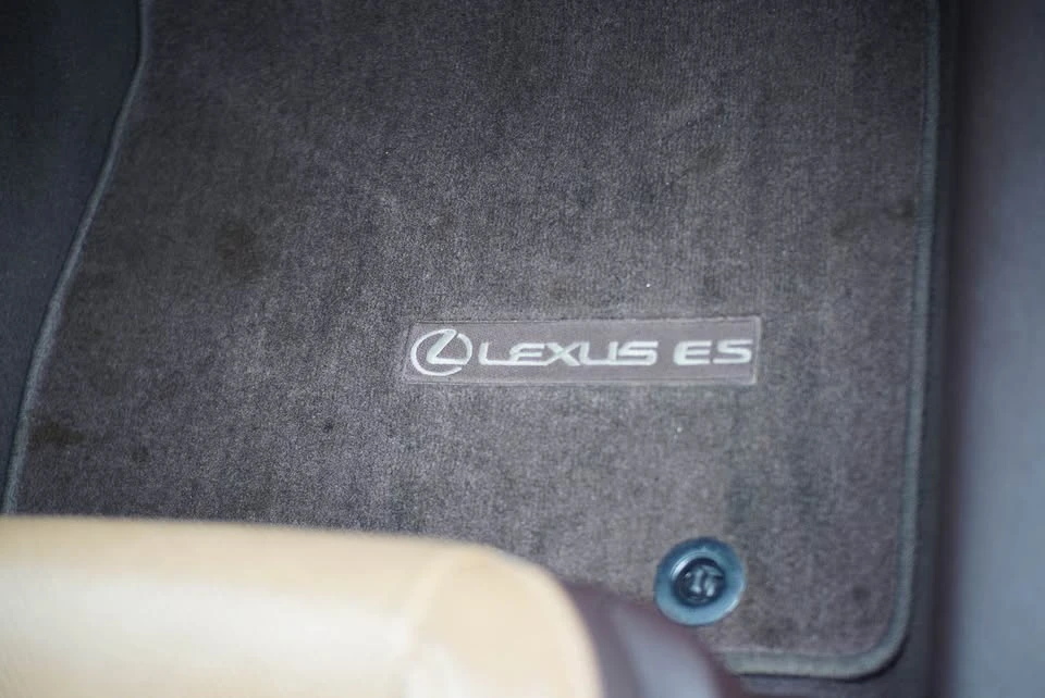 2017 Lexus ES 6th Gen - Image 11 of 20