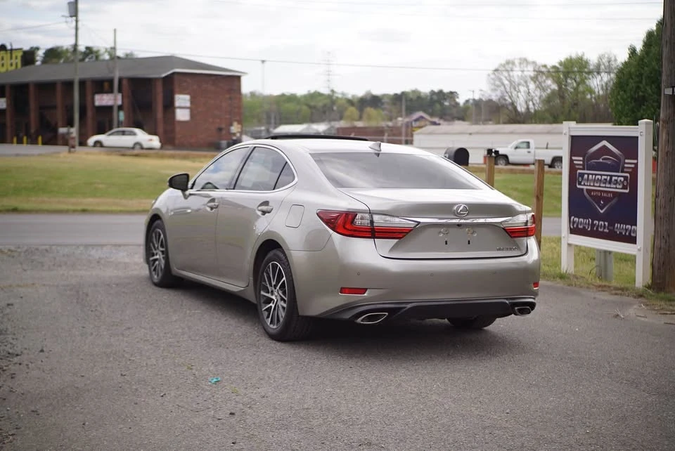 2017 Lexus ES 6th Gen - Image 12 of 20