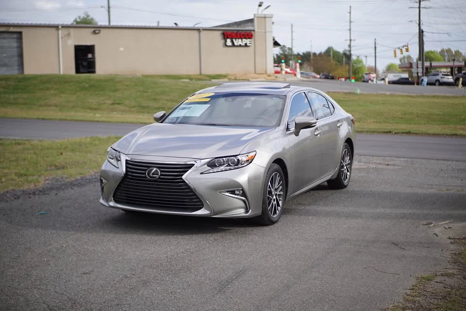 2017 Lexus ES 6th Gen - Image 2 of 20