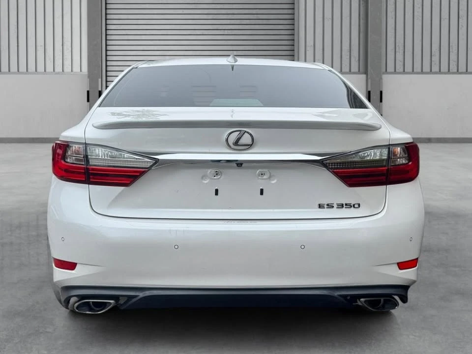 2017 Lexus ES 6th Gen - Image 10 of 20