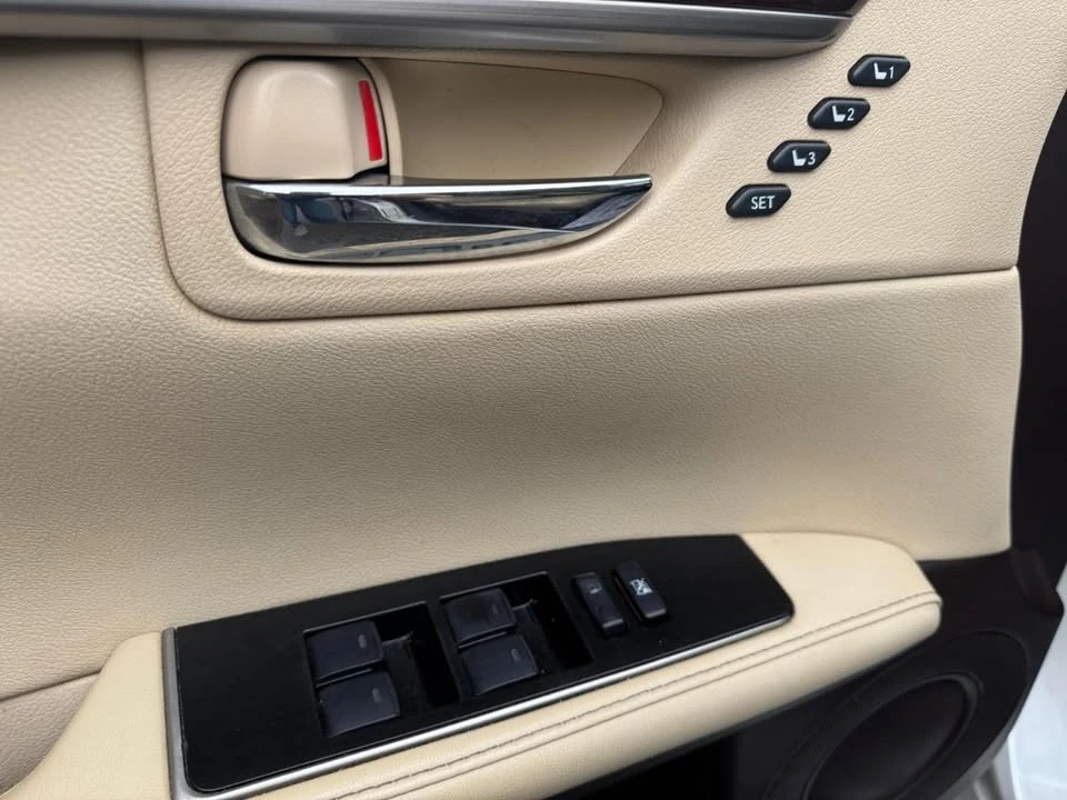 2017 Lexus ES 6th Gen - Image 18 of 20