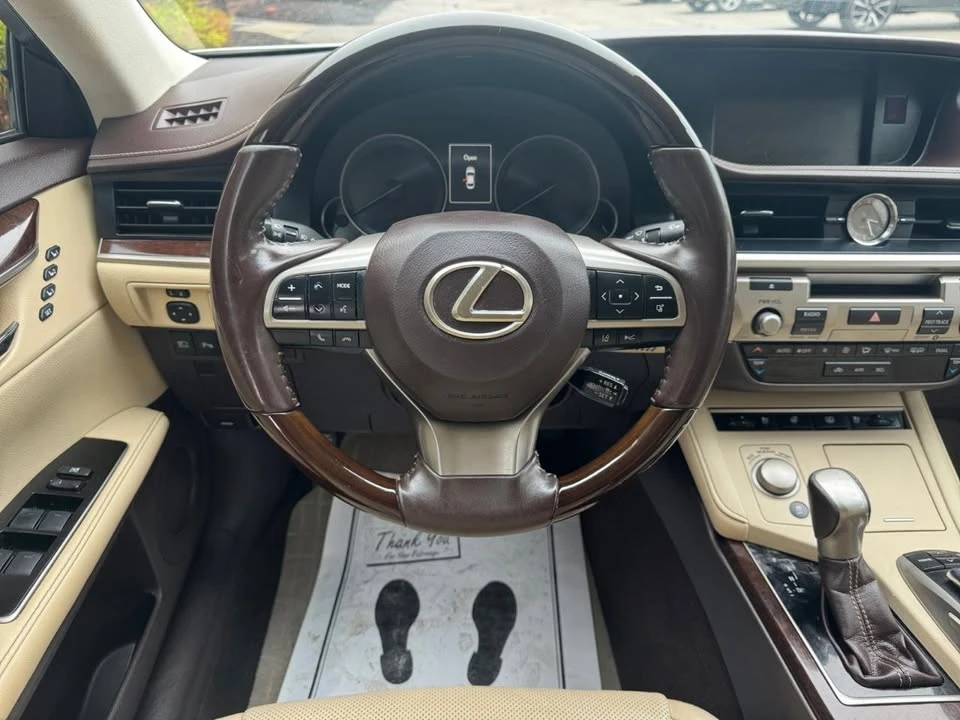 2017 Lexus ES 6th Gen - Image 11 of 20