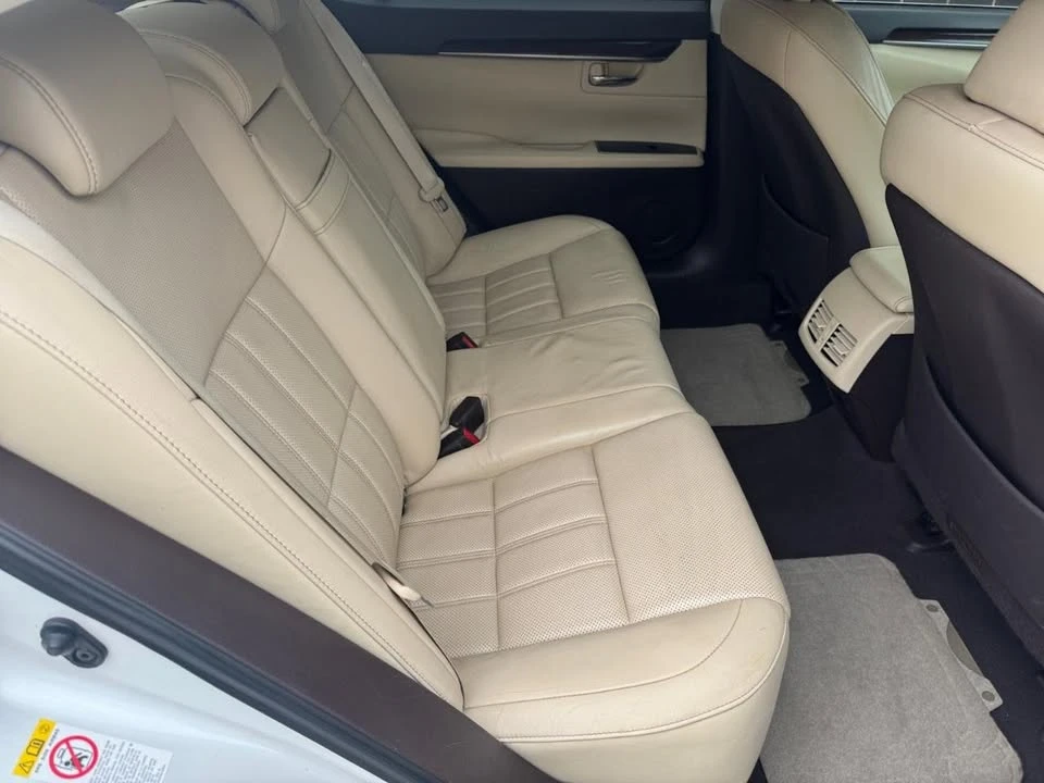 2017 Lexus ES 6th Gen - Image 14 of 20