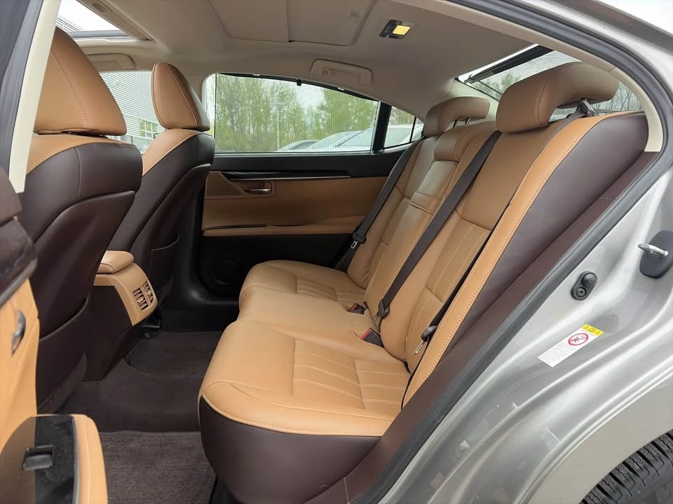 2017 Lexus ES 6th Gen - Image 11 of 12