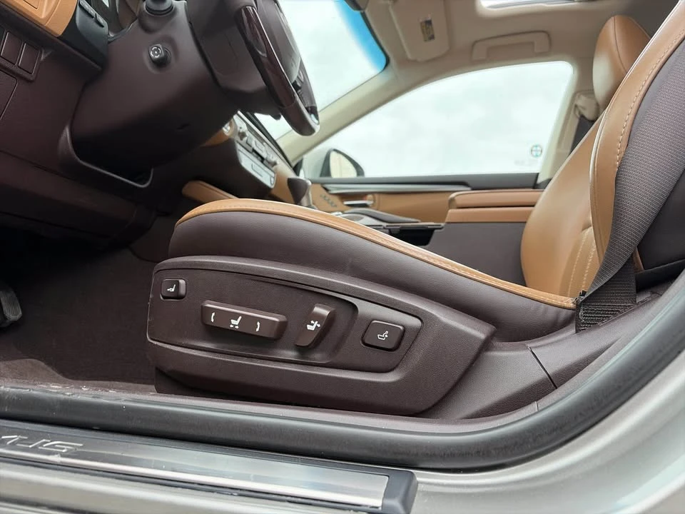 2017 Lexus ES 6th Gen - Image 2 of 12