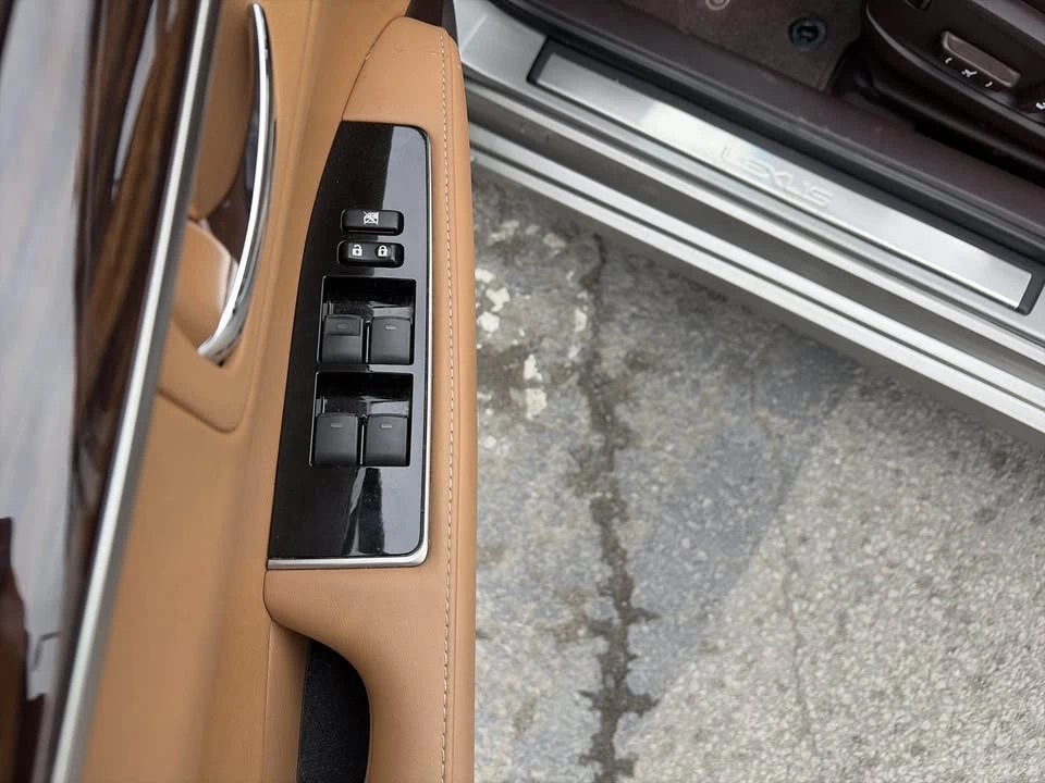 2017 Lexus ES 6th Gen - Image 4 of 12