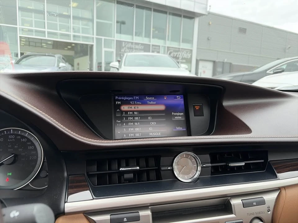 2017 Lexus ES 6th Gen - Image 9 of 12
