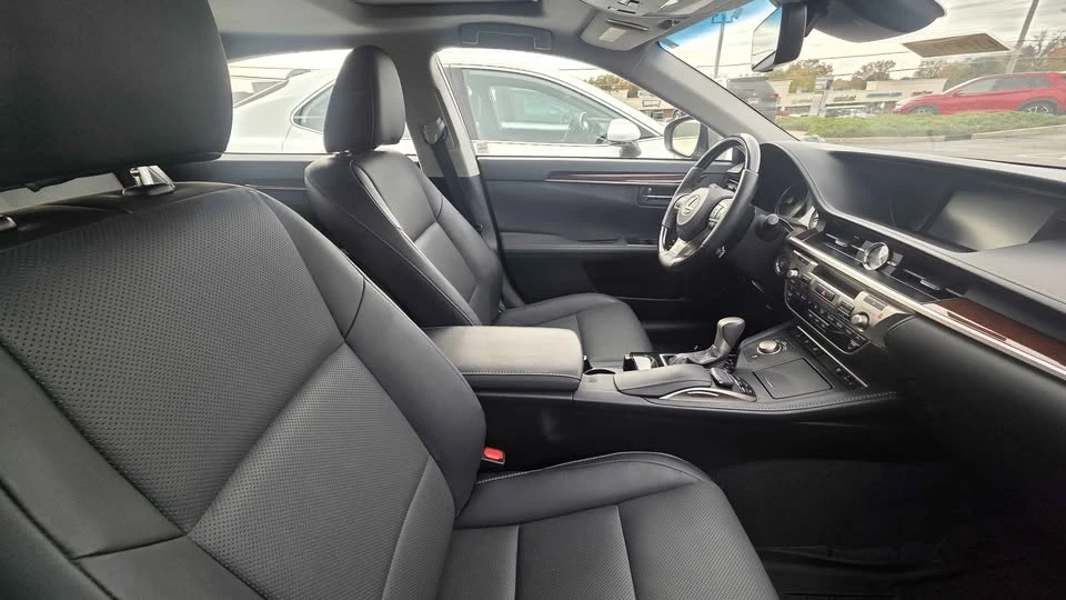 2017 Lexus ES 6th Gen - Image 6 of 8