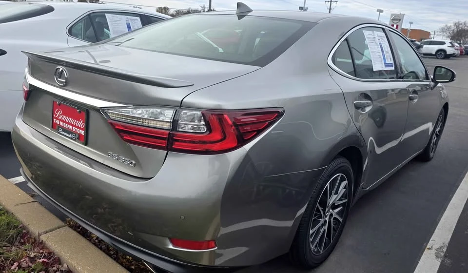 2017 Lexus ES 6th Gen - Image 5 of 8