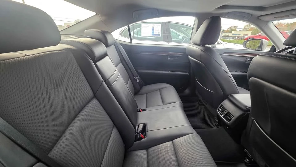 2017 Lexus ES 6th Gen - Image 7 of 8