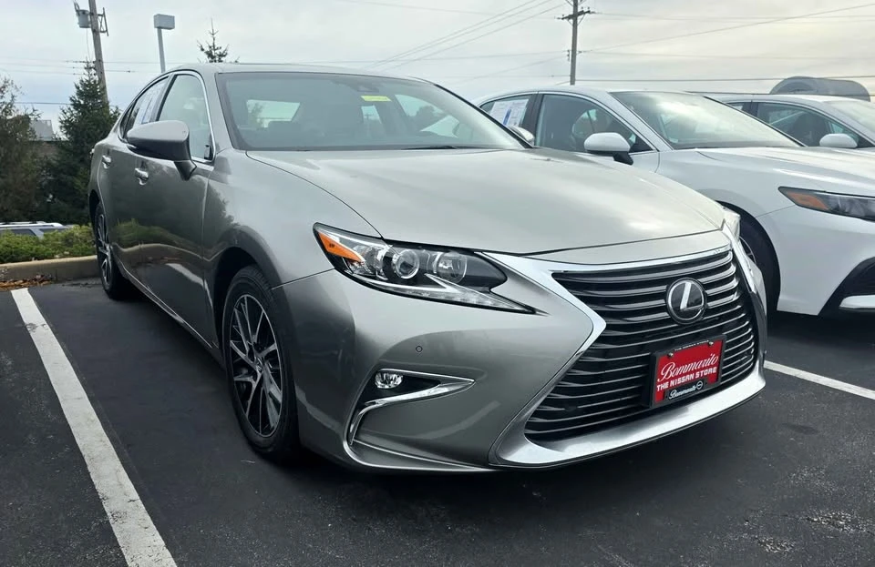 2017 Lexus ES 6th Gen - Image 3 of 8