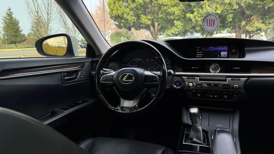 2017 Lexus ES 6th Gen - Image 19 of 20