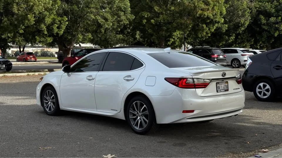 2017 Lexus ES 6th Gen - Image 13 of 20