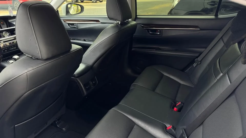 2017 Lexus ES 6th Gen - Image 17 of 20