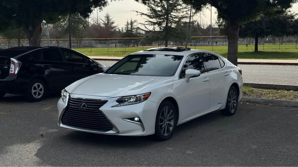 2017 Lexus ES 6th Gen - Image 9 of 20