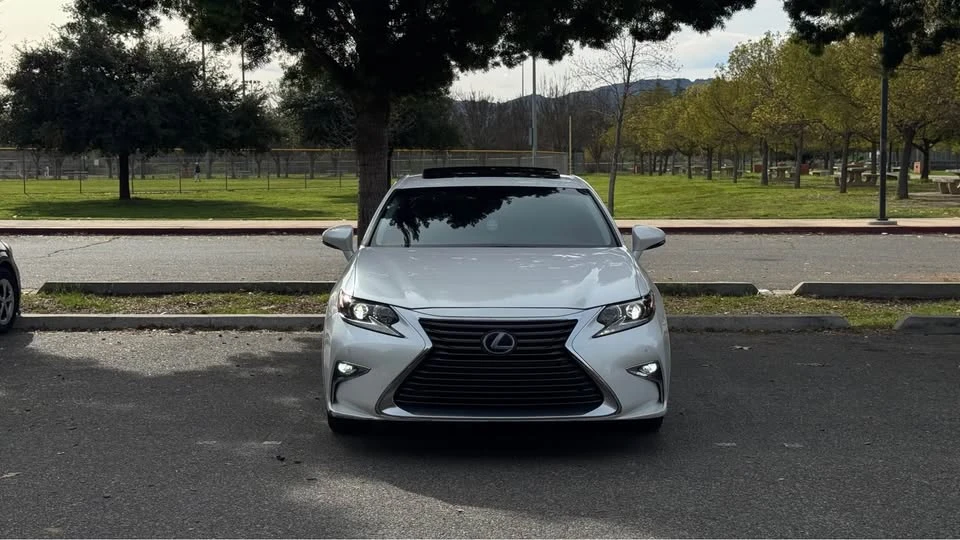 2017 Lexus ES 6th Gen - Image 10 of 20