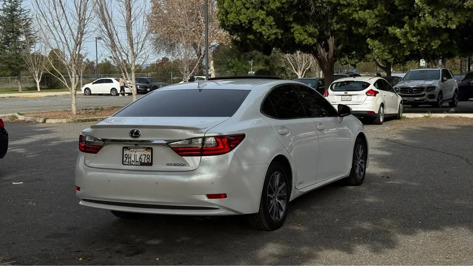 2017 Lexus ES 6th Gen - Image 12 of 20