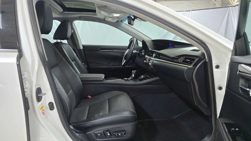 2017 Lexus ES 6th Gen - Image 7 of 14