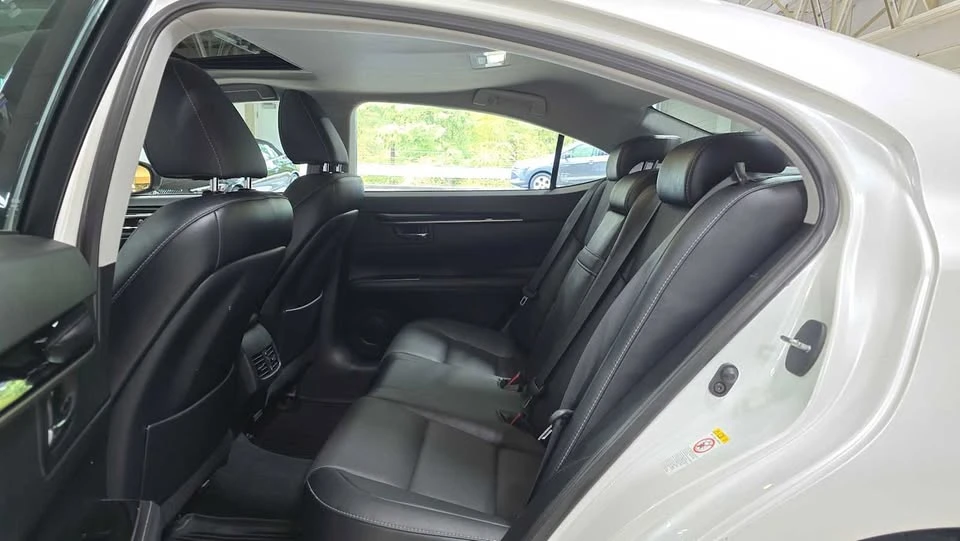 2017 Lexus ES 6th Gen - Image 14 of 14