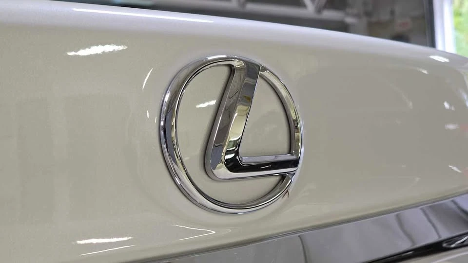 2017 Lexus ES 6th Gen - Image 12 of 14