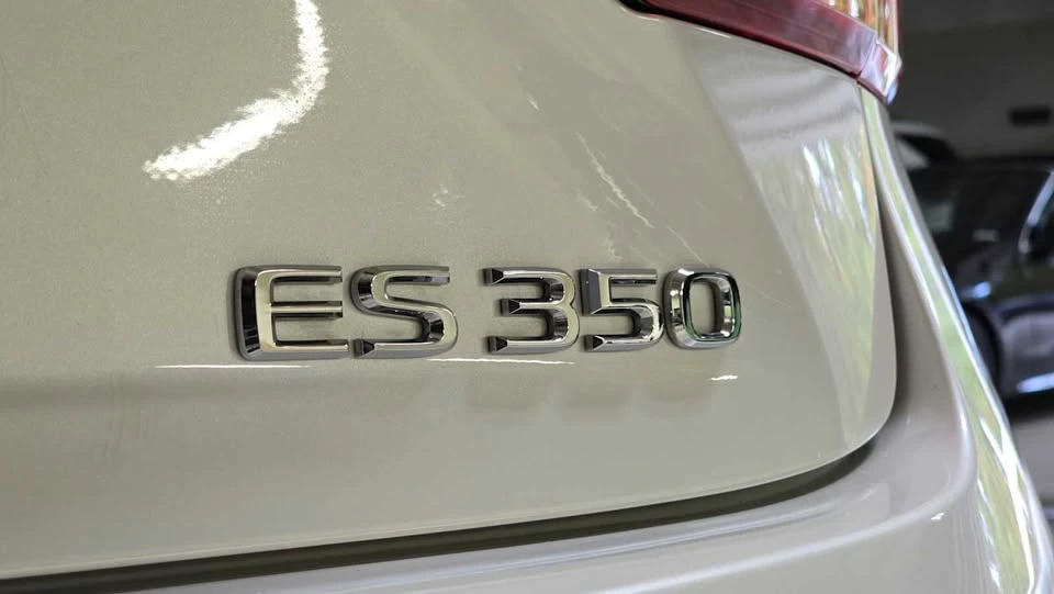 2017 Lexus ES 6th Gen - Image 11 of 14