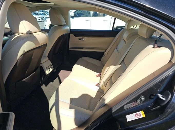 2017 Lexus ES 6th Gen - Image 8 of 11
